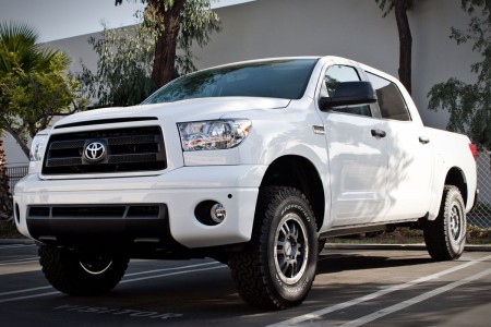 Toyota Tundra Leveling KIt and Exhaust Installed